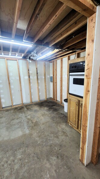 More Photos Of 2107 E Mead Ave, Yakima Manufacturing For Sale