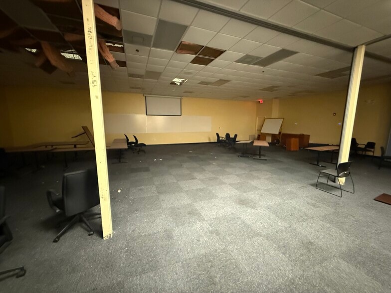 More Photos Of 9391 N Florida Ave, Tampa Medical For Sale