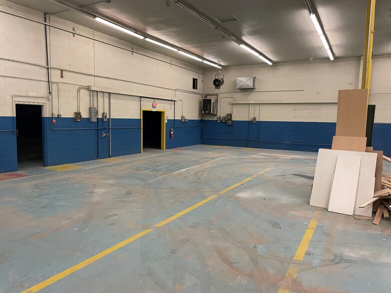 More Photos Of 795 9th St NW, Salem Manufacturing For Lease