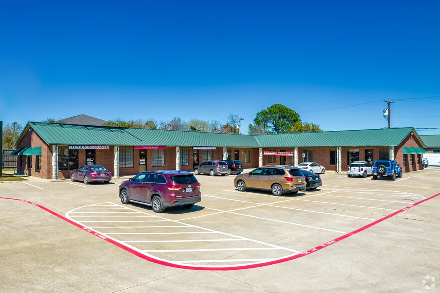 Primary Photo Of 2002 S Stemmons Fwy, Lake Dallas Office For Lease