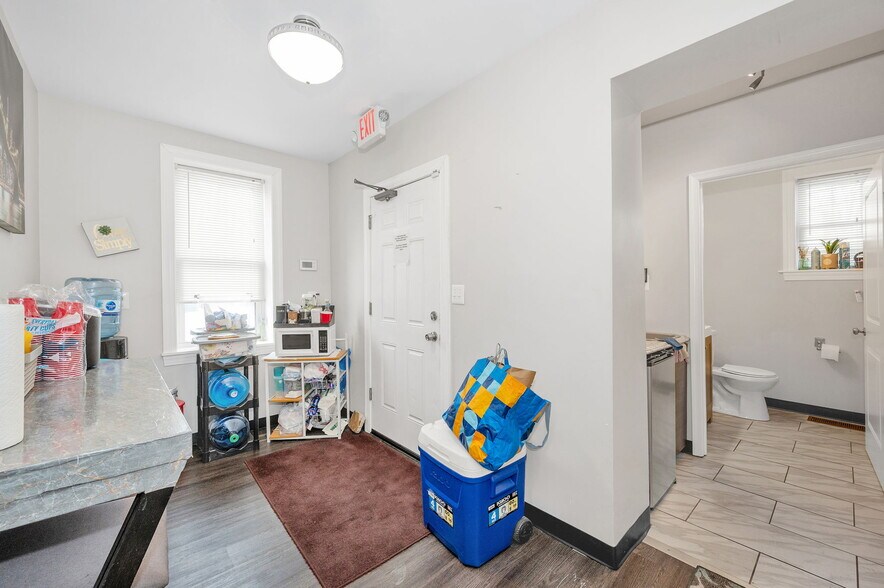 More Photos Of 4920 Belair Rd, Baltimore Office For Sale