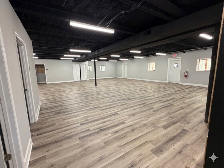 More Photos Of 137 W Broadway, Gallatin General Retail For Lease