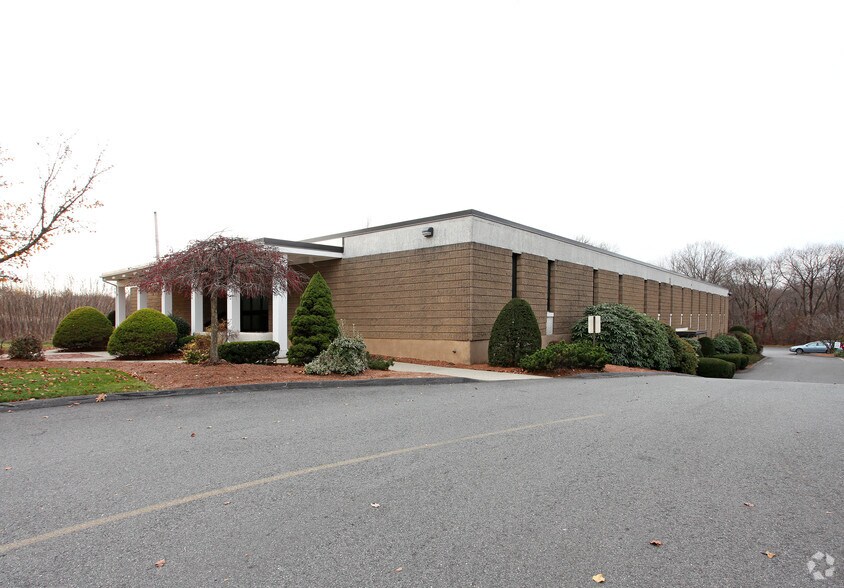 More Photos Of 264 N Main St, East Longmeadow Medical For Lease