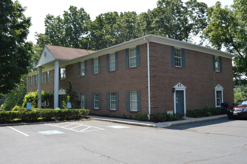More Photos Of 1-8 Manor Dr, Hampton Medical For Sale