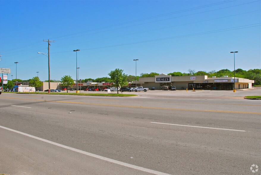 More Photos Of 601-701 Palo Pinto St, Weatherford Unknown For Lease