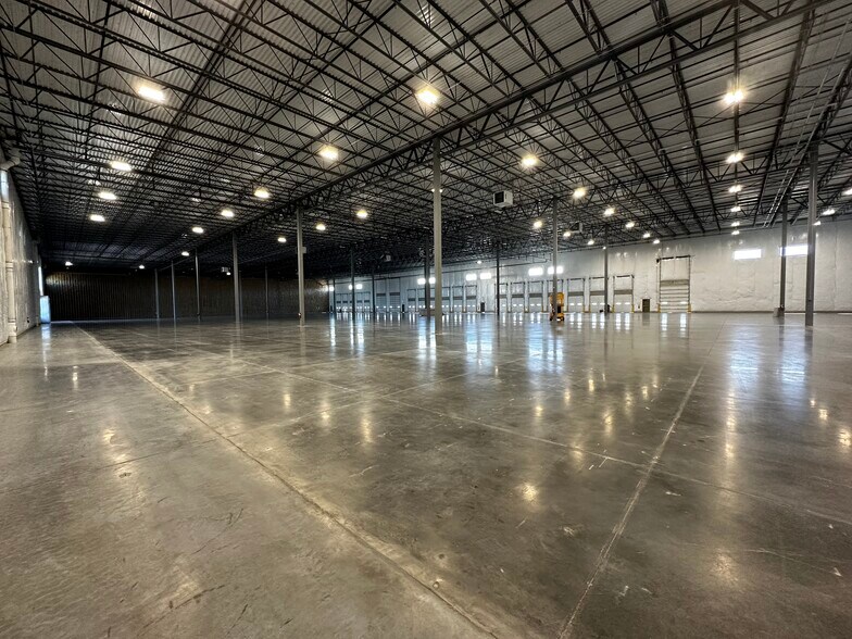 More Photos Of 8039 S. Chambers Rd., Englewood Warehouse For Lease