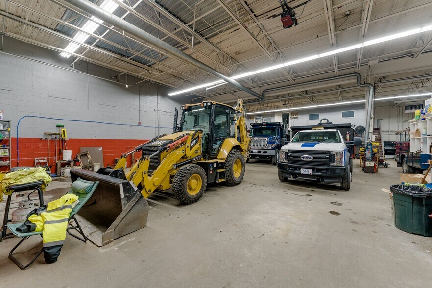 More Photos Of 840 Cumberland Hill Rd, Woonsocket Warehouse For Sale