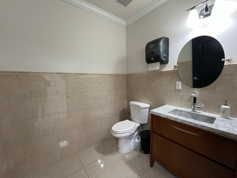 More Photos Of 2470 NW 102nd Pl, Doral Storefront Retail Office For Sale