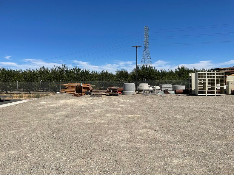 More Photos Of 17400 W Bethany Rd, Tracy Manufacturing For Lease