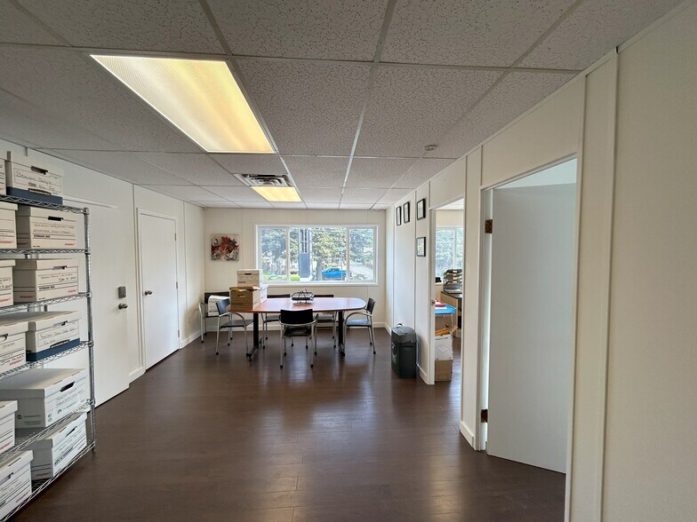 More Photos Of 961 Dunford Ave, Langford Warehouse For Lease