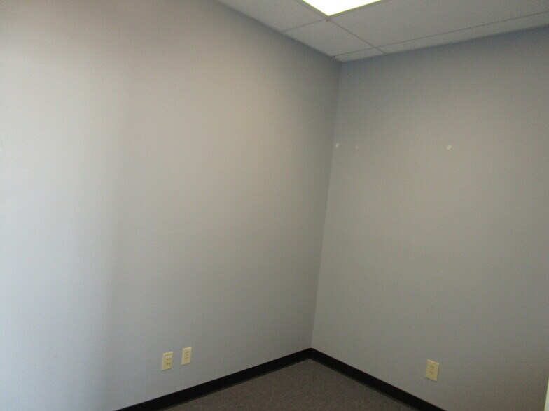 More Photos Of 1008-1016 W Mary St, Garden City General Retail For Lease