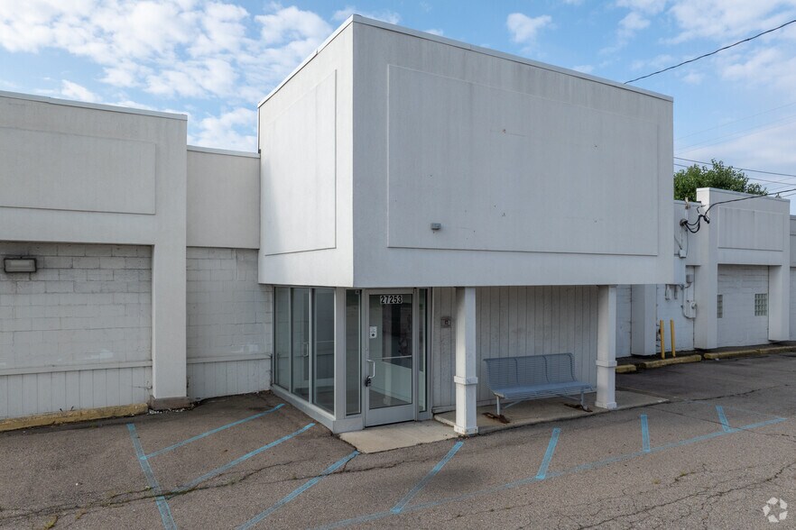 More Photos Of 27253 Van Dyke Ave, Warren Medical For Sale