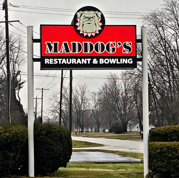 Primary Photo Of 1616 N Section St, Sullivan Sports And Entertainment For Sale