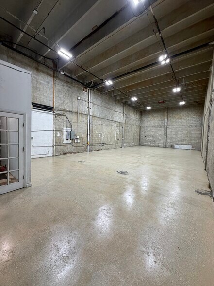 More Photos Of 6820-6856 NW 77th Ct, Miami Warehouse For Lease