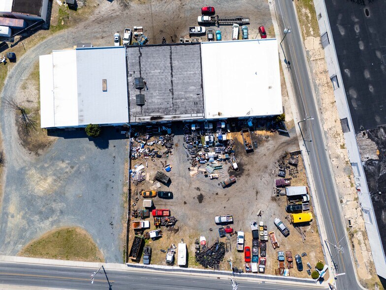 More Photos Of 712 Brown St, Salisbury Auto Repair For Sale