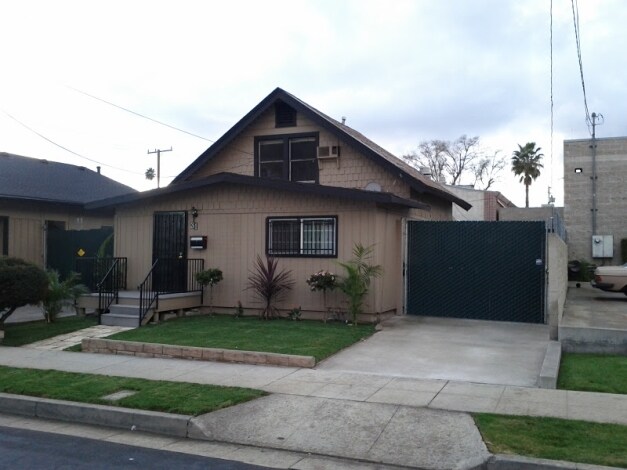 Primary Photo Of 31 Fulton Ave, Pasadena Light Manufacturing For Sale