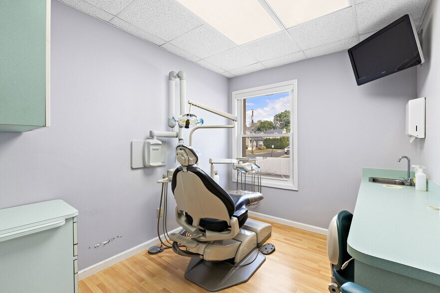 More Photos Of 197 S Washington Ave, Bergenfield Medical For Sale