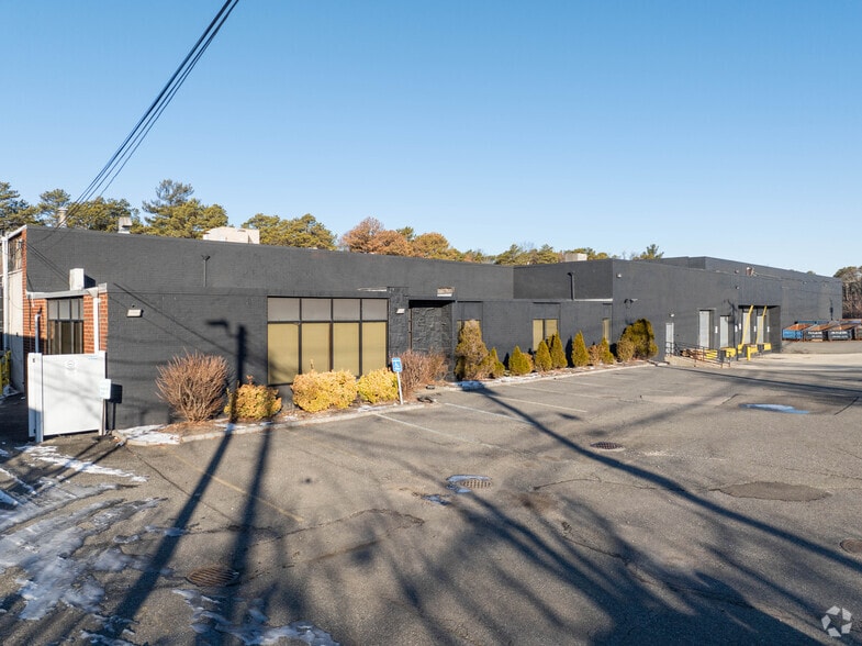 More Photos Of 110 Emjay Blvd, Brentwood Warehouse For Sale