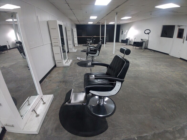 More Photos Of 431 5th St, Marysville General Retail For Sale