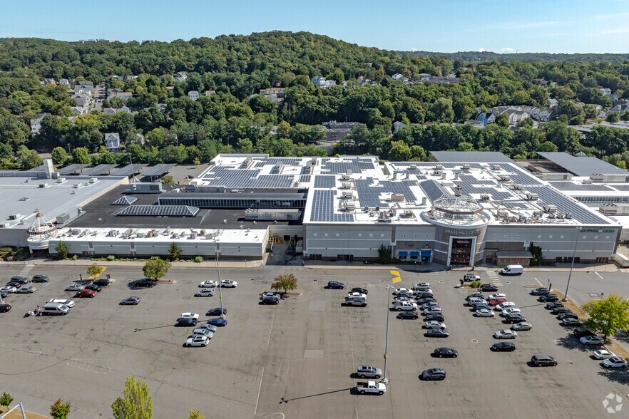 More Photos Of 475-575 Union St, Waterbury Freestanding For Lease
