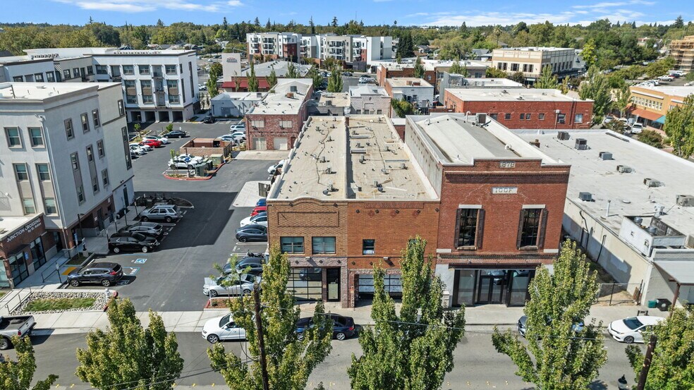 More Photos Of 112 Pacific St, Roseville Apartments For Lease