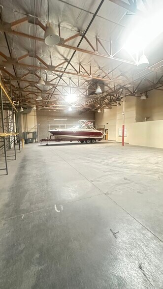 More Photos Of 12455 N 92nd Dr, Peoria Warehouse For Lease