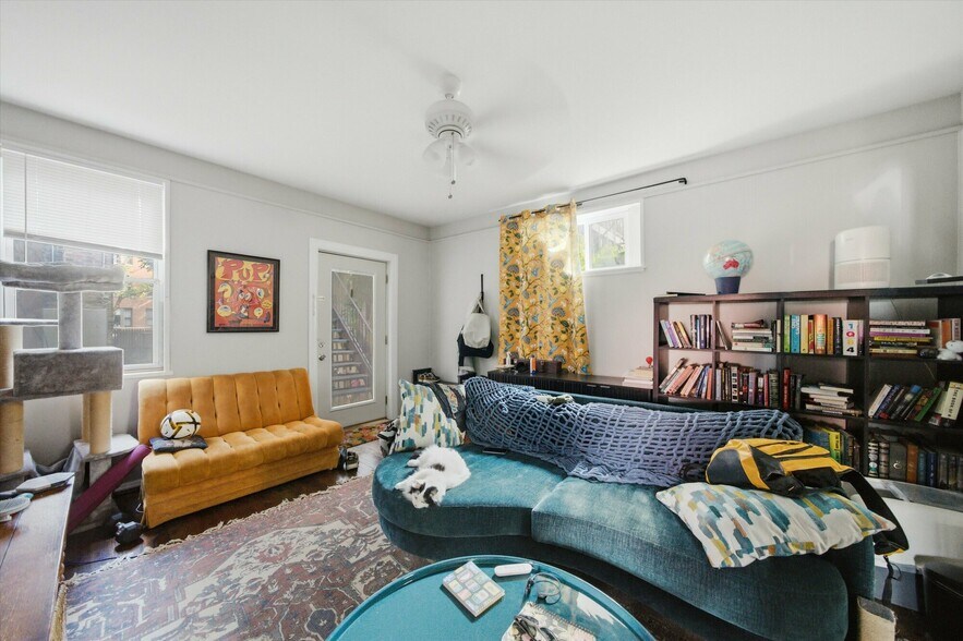 More Photos Of 905 W Fletcher St, Chicago Apartments For Sale