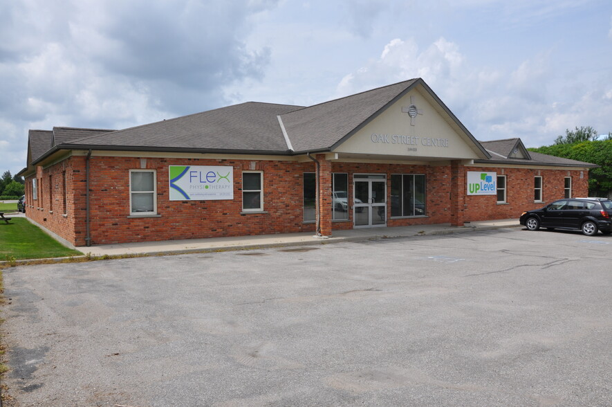 Primary Photo Of 225 Oak St, Stratford Office For Sale