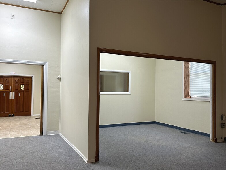 More Photos Of 68740 East St, Edwardsburg Specialty For Sale