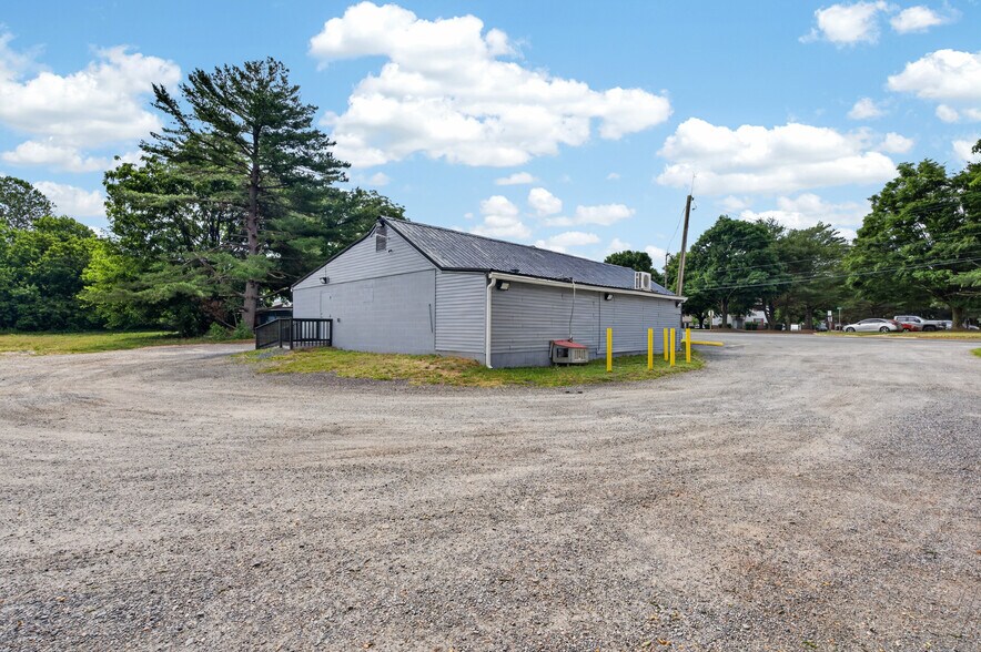 More Photos Of 105 Whiteleysburg Rd, Greensboro Convenience Store For Sale