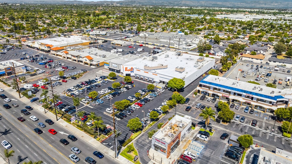 More Photos Of 2445 S Bristol St, Santa Ana Supermarket For Sale