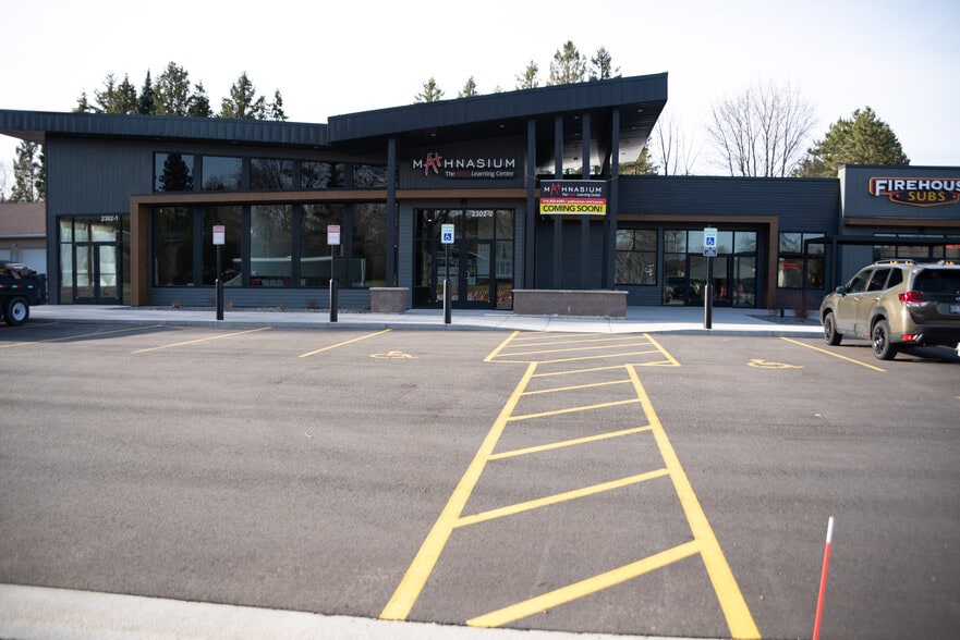 More Photos Of 2300 Schofield Ave, Weston General Retail For Lease