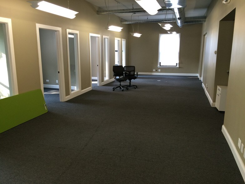 More Photos Of 518 Davis St, Evanston Storefront For Lease