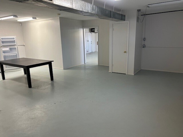 More Photos Of 685 Industrial Blvd, Delta Warehouse For Lease