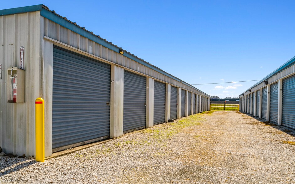 More Photos Of 405 North St, Vidor Self Storage For Sale