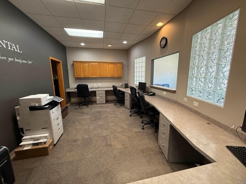 More Photos Of 810 Central Ave, Hawarden Storefront For Sale