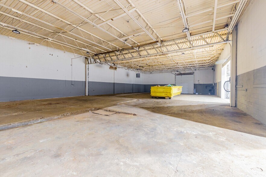 More Photos Of 6773 E Davison St, Detroit Industrial For Sale