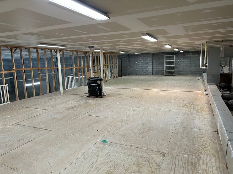 More Photos Of 3676 Crescent Ct E, Whitehall Warehouse For Lease