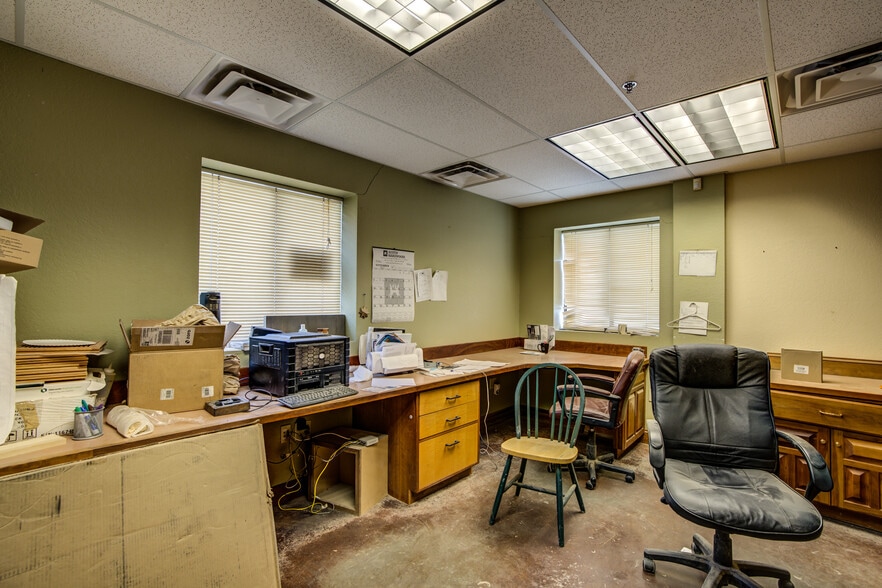 More Photos Of 465 S 31st St, Colorado Springs Light Manufacturing For Lease
