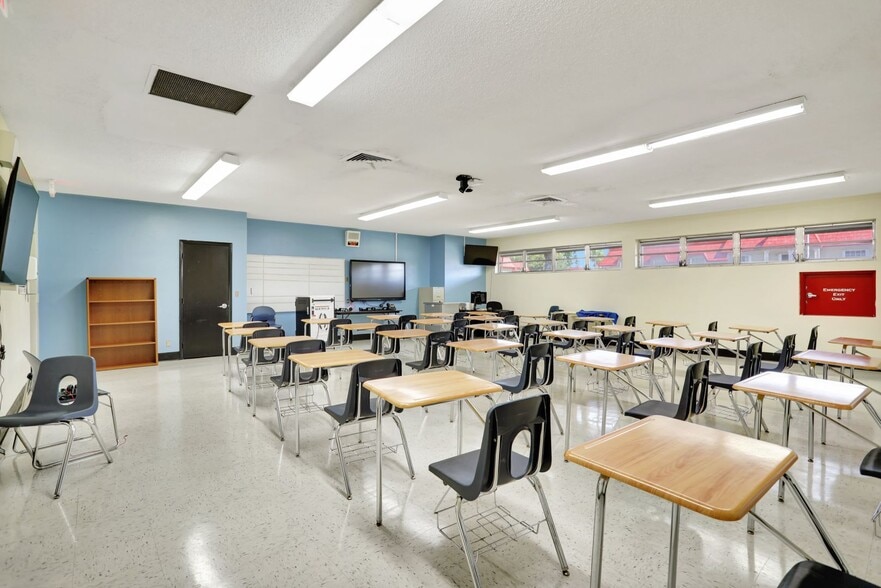 More Photos Of 959 SE 6th Ave, Deerfield Beach Schools For Sale