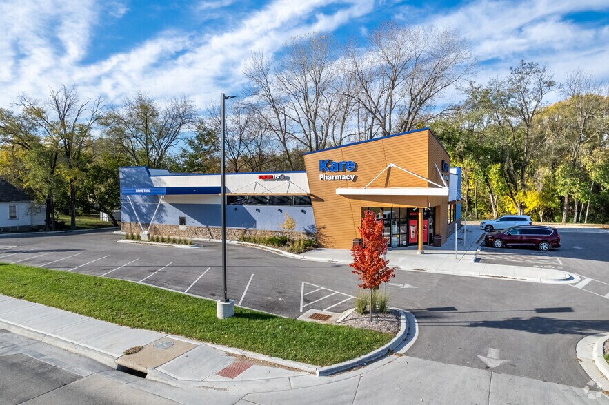 More Photos Of 2500 S 4th St, Leavenworth Drugstore For Sale