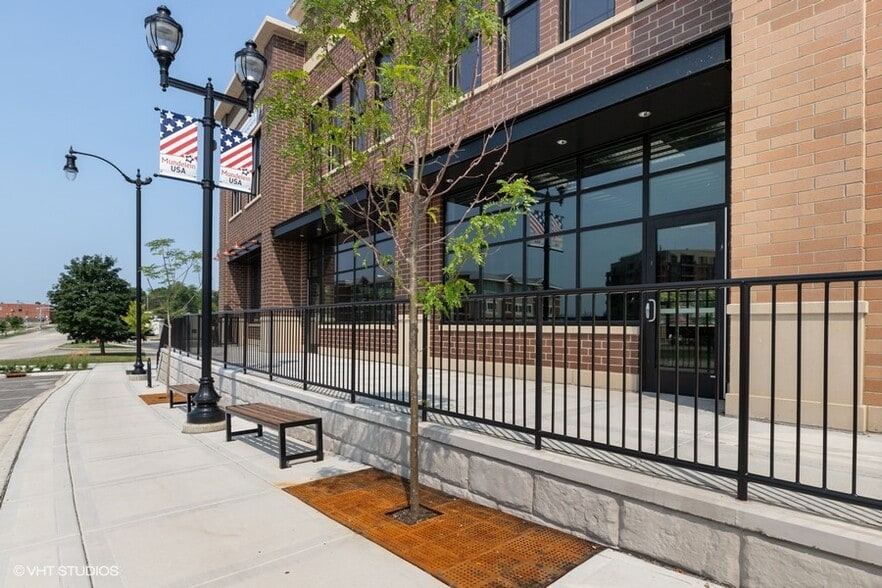 More Photos Of 440 E Hawley St, Mundelein Storefront Retail Office For Lease