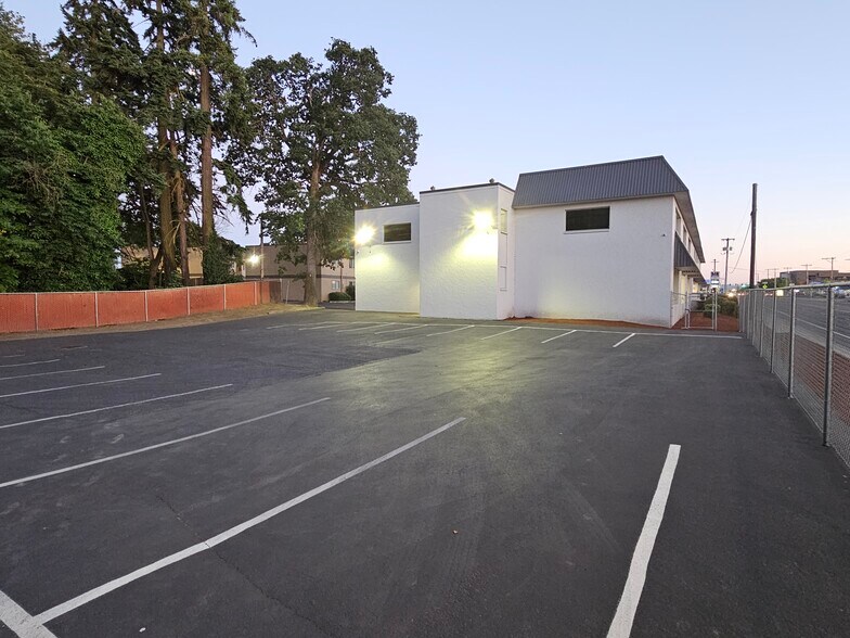 More Photos Of 3850 Portland Rd NE, Salem Medical For Sale