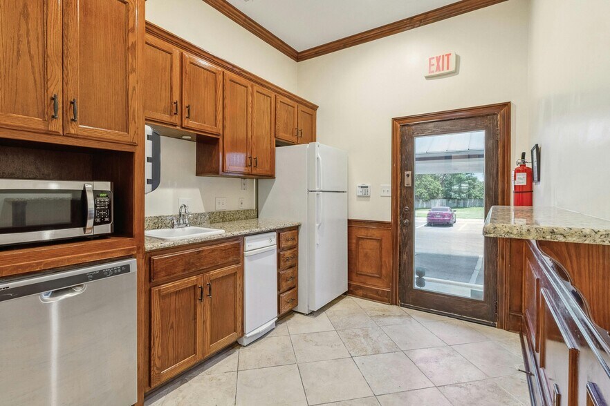 More Photos Of 310 Stagecoach Trl, San Marcos Medical For Lease