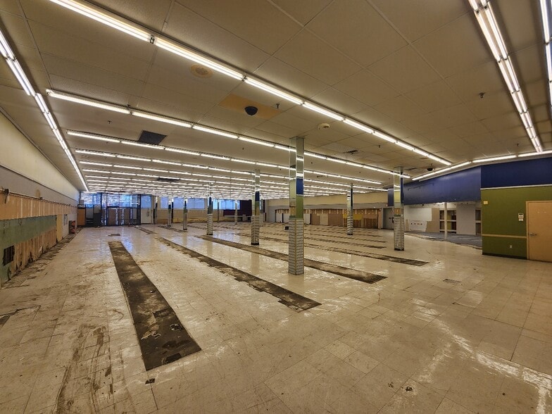 More Photos Of 1140 Willis Ave, Albertson Storefront For Sale
