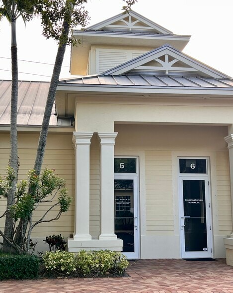 More Photos Of 1935 Commerce Ln, Jupiter Office For Sale