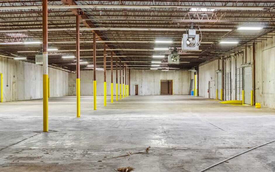 More Photos Of 6900 Woolworth Rd, Shreveport Warehouse For Lease