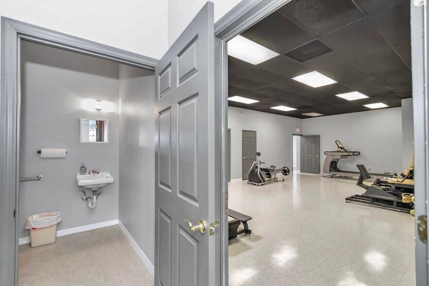 More Photos Of 7365 SW 38th St, Ocala Warehouse For Lease