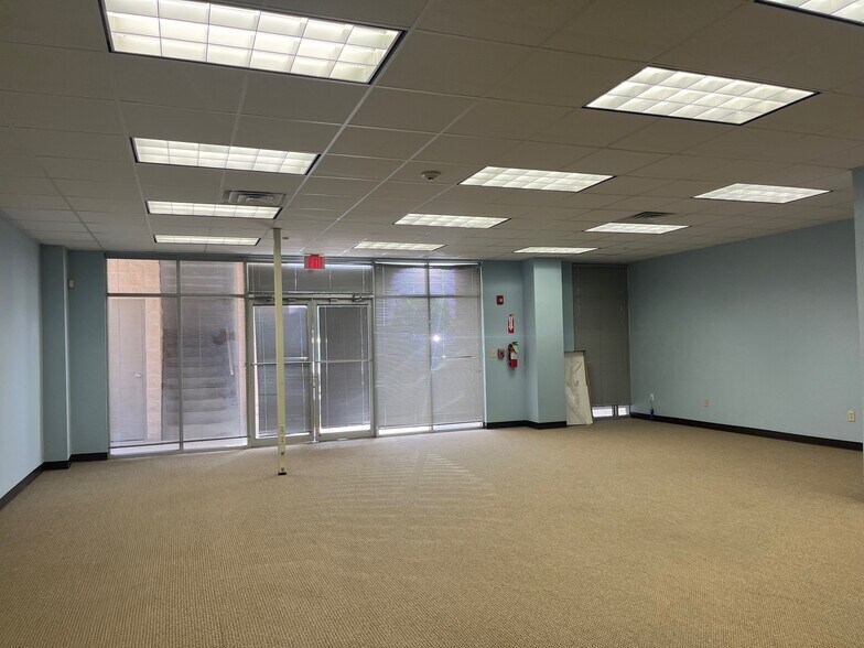 More Photos Of 8917 Molly, Laredo Office For Sale