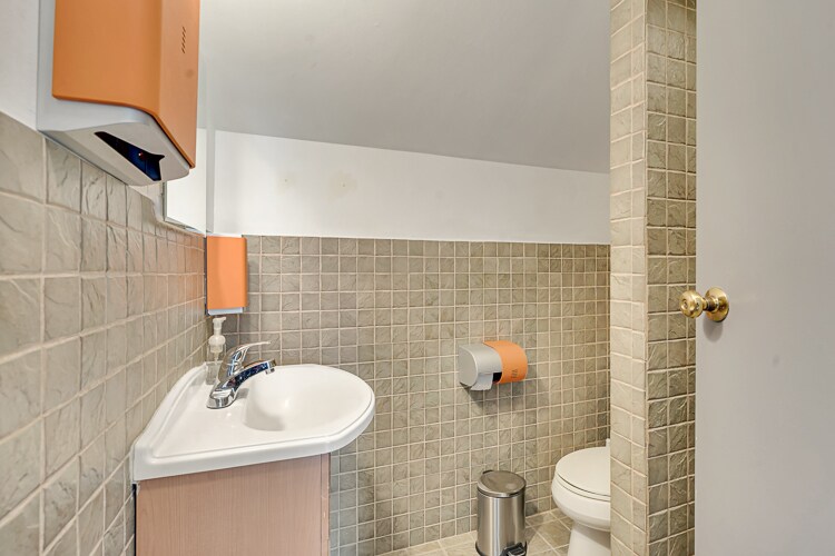 More Photos Of 107 Stuyvesant Ave, Lyndhurst Office For Lease